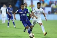 Lallianzuala Chhangte (in blue) in action (Courtesy - ISL)